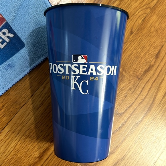 Kansas City Royals MLB ALDS Postseason baseball fan bundle, rally towel, cups - Picture 10 of 15